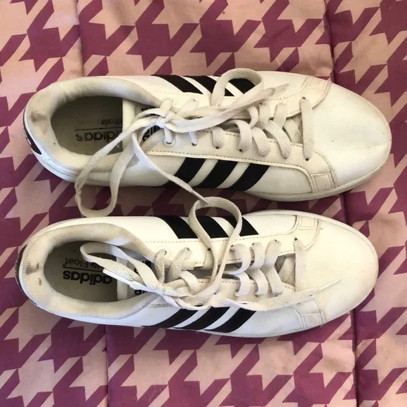 Adidas sneakers size 9 1/2 - Picture 1 of 5